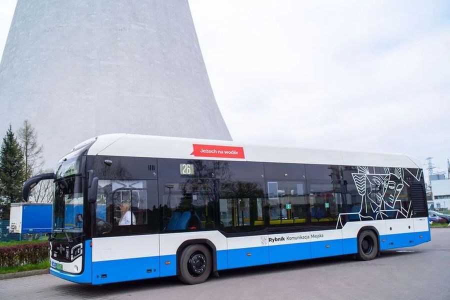 Czystszy transport w Rybniku. 14 nowych autobusów wodorowych